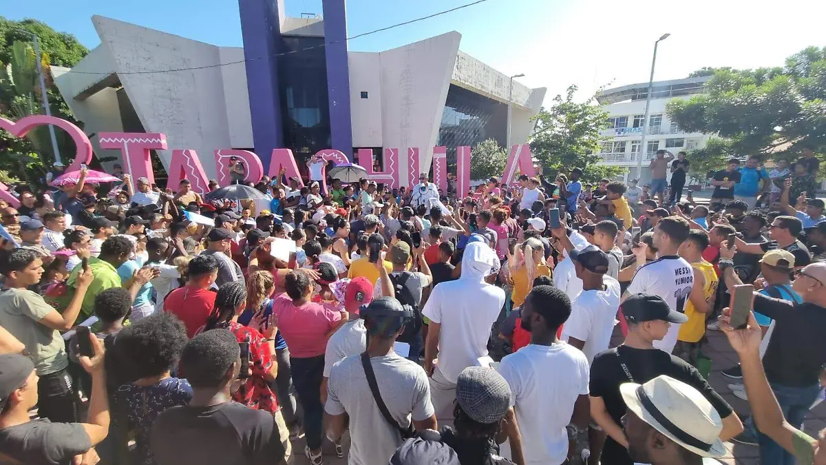 migrantes en parque bicentenario